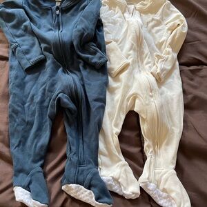 Amazon Essentials Kids Footed Onesies - Blue and Cream